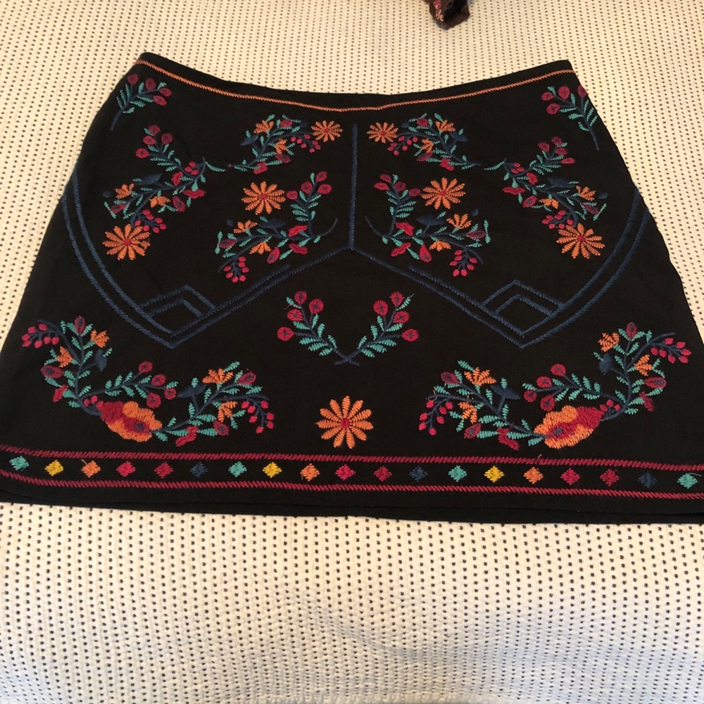 Embroidered skirt
